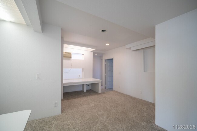 Building Photo - $3650.00 | 4bd/1.5ba Duplex in Pacific Palisades Pearl City