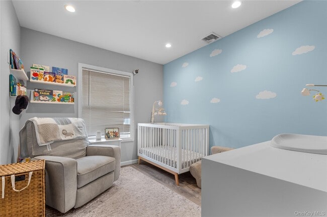 Building Photo - 616 E Broadway