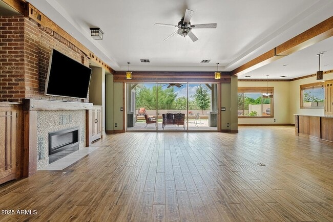 Building Photo - 3123 E Cat Balue Dr