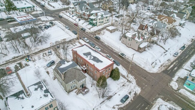 Building Photo - 305 N 12th Ave E