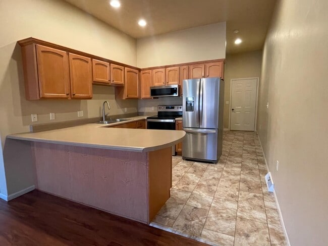 Building Photo - 323 W Main St