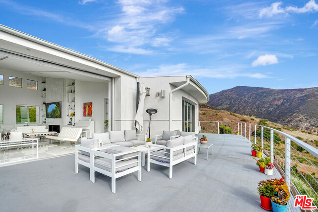 Building Photo - 28405 Via Acero St