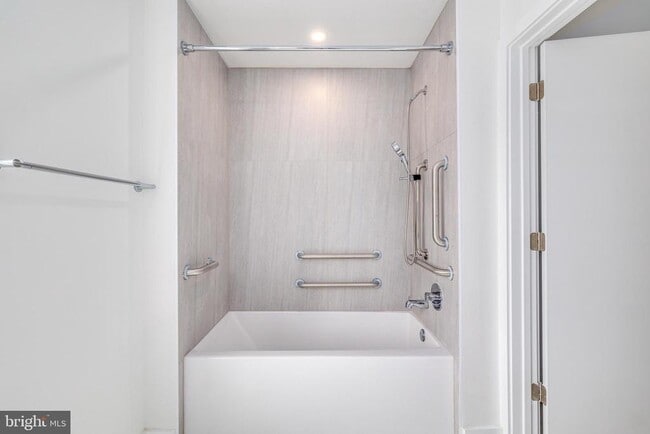 Building Photo - 2101 Washington Ave