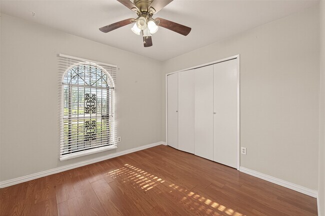 Building Photo - 6206 Homeview Dr