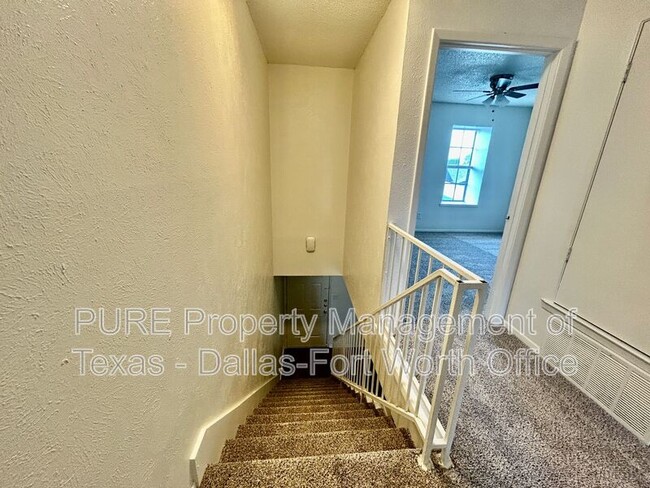 Building Photo - 1126 Highbush Dr