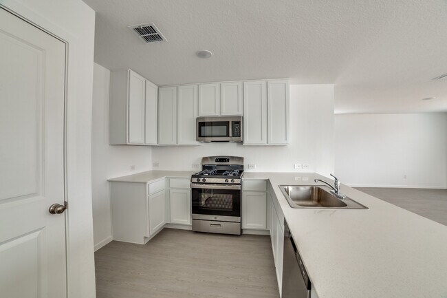 Building Photo - 5202Morgan Crest