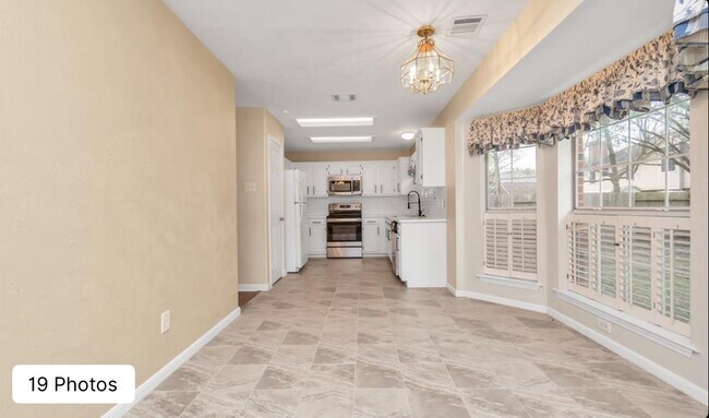 Building Photo - 1122 Augusta Dr