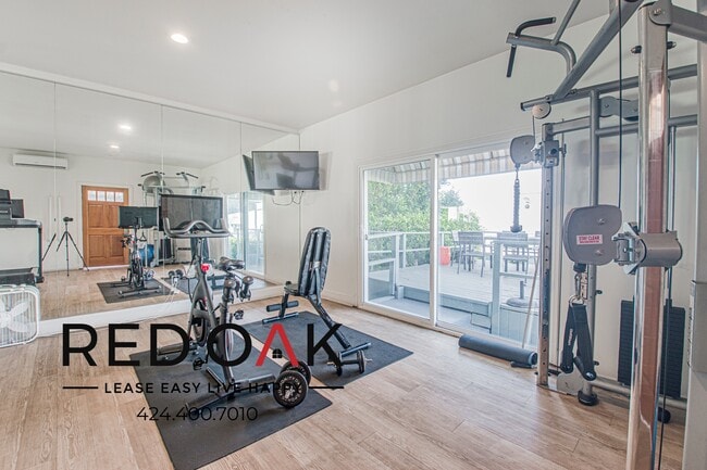 Building Photo - 2965 Waverly Dr