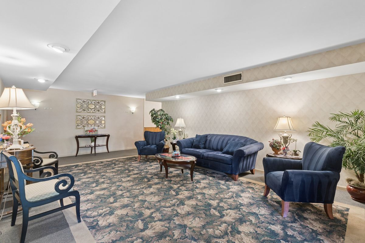 Building Photo - 7510 Farmingdale Dr