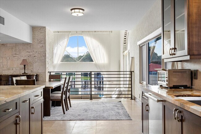 Building Photo - 1421 Ponce de Leon Dr