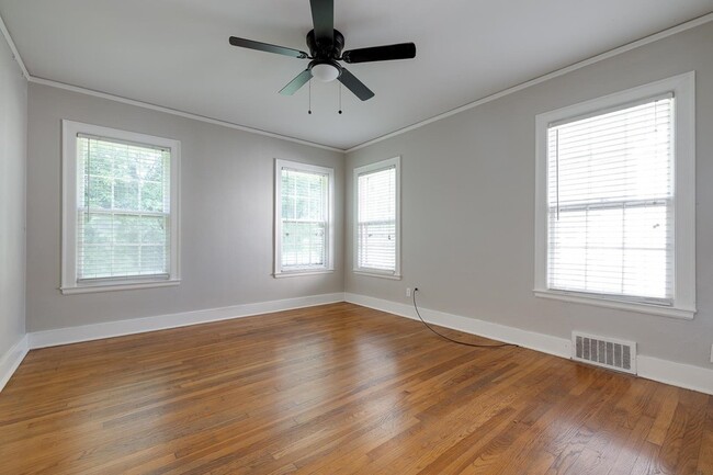 Building Photo - 2056 Jackson Ave