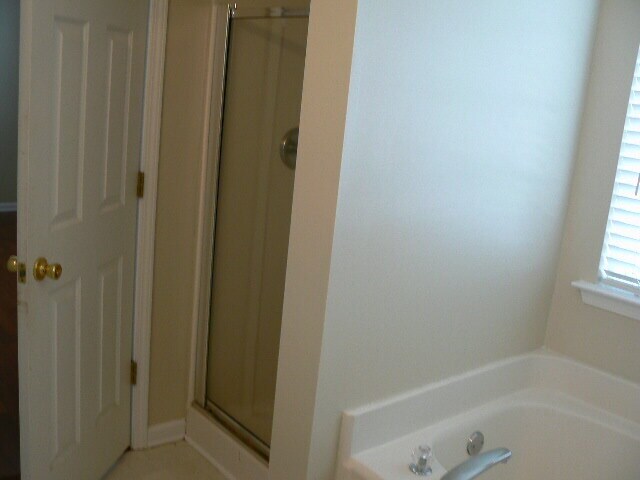 Building Photo - 127 Swanee Ln