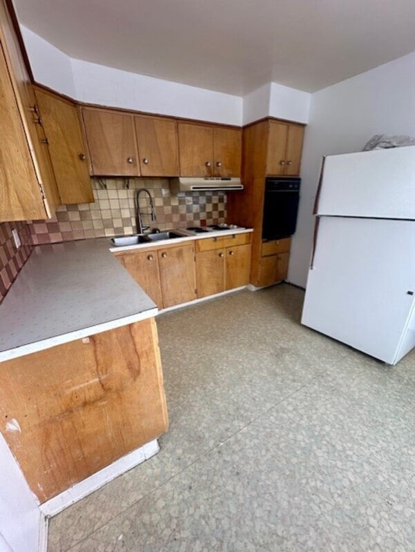 Building Photo - 123 N Elm St