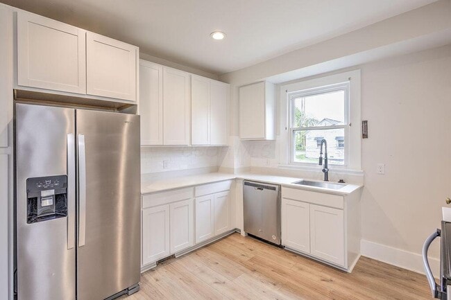 Building Photo - 291 S Main St