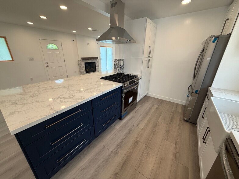 Building Photo - 11614 Riverside Dr