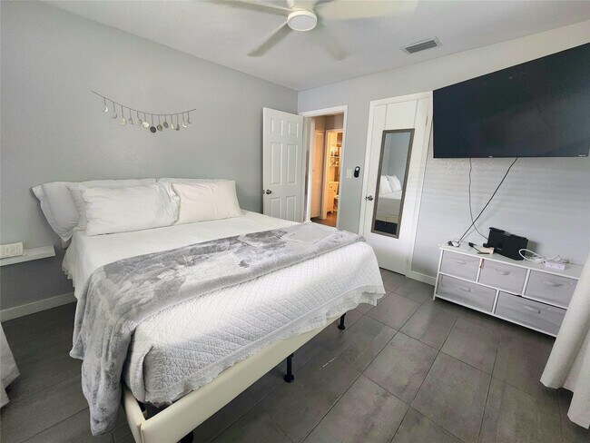 Building Photo - 620 SW 10th St