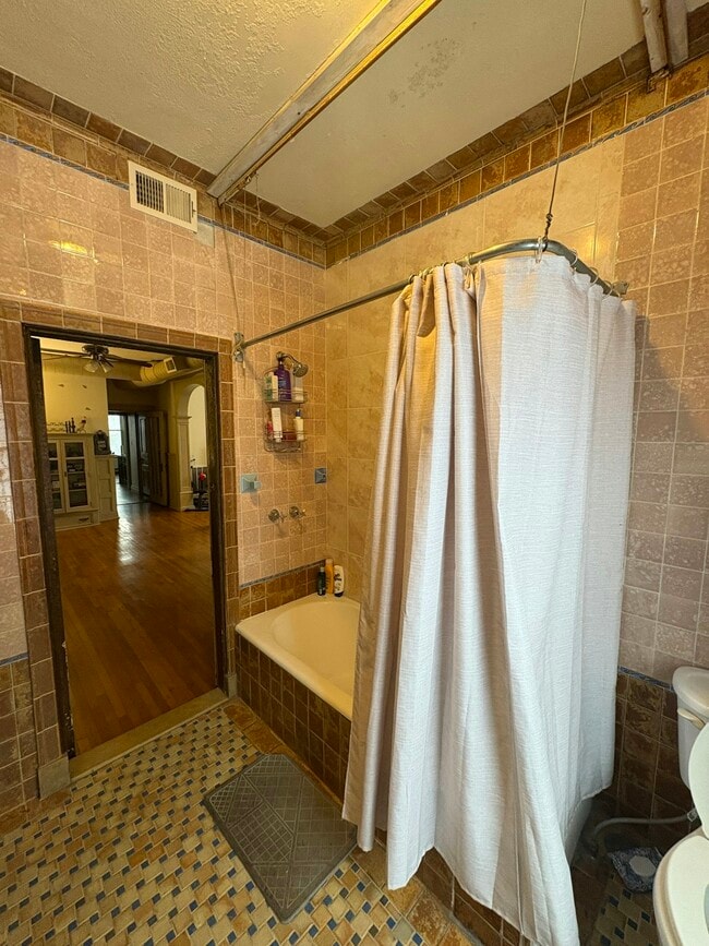 Building Photo - 509 Monroe Ave