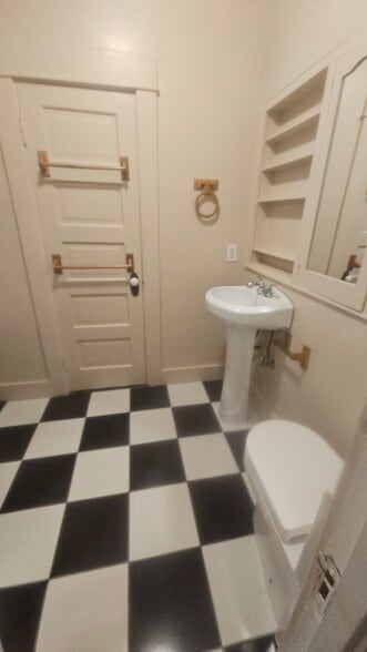 Building Photo - 314 W Ave 43