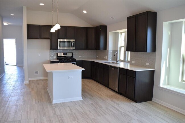 Building Photo - 2504 Caddo Canoe Dr