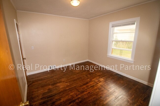 Building Photo - Charming 3 Bed 1 Bath Corner-Lot Ranch on 0.25+ Acres - Lawncare Included