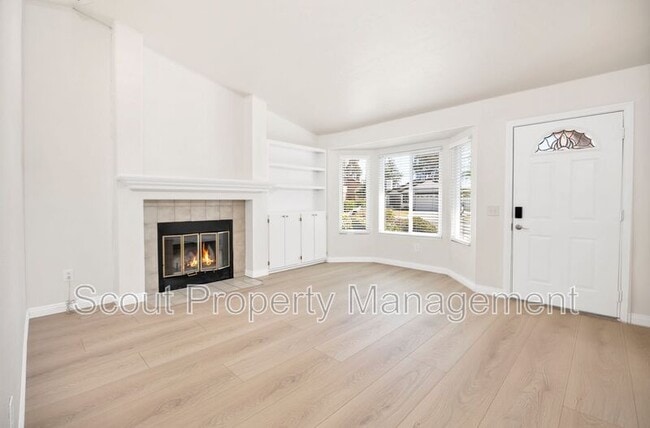 Building Photo - 39149 Rising Hill Dr