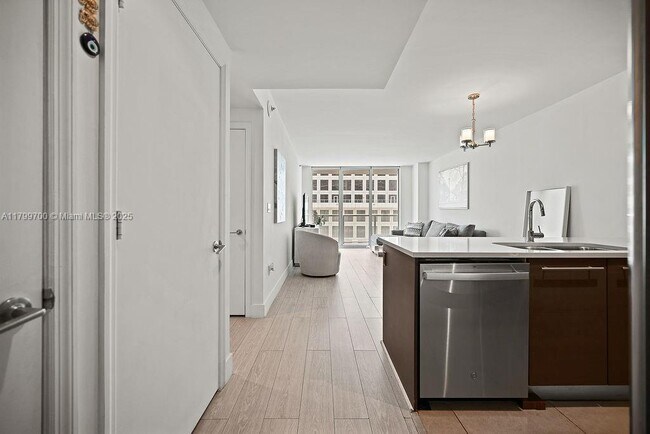 Building Photo - 500 Brickell Ave