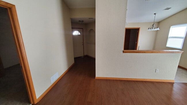 Building Photo - 1622 Clover Dr