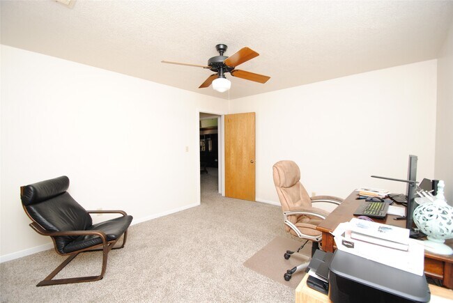 Building Photo - 15007 Pebble Bend Dr