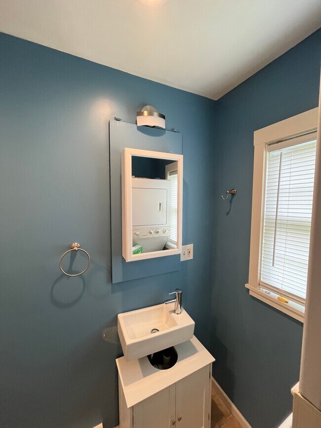 Building Photo - 565 N High St