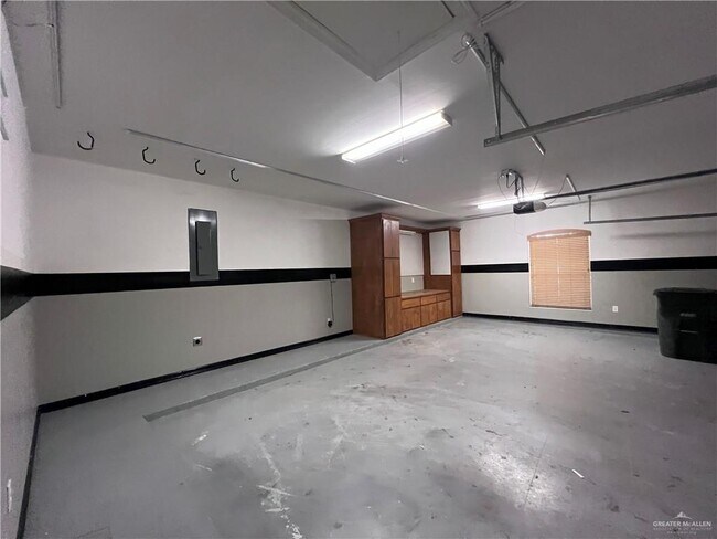Building Photo - 2424 E 23rd St