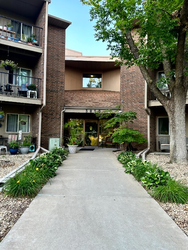 Building Photo - 3850 Plymouth Blvd