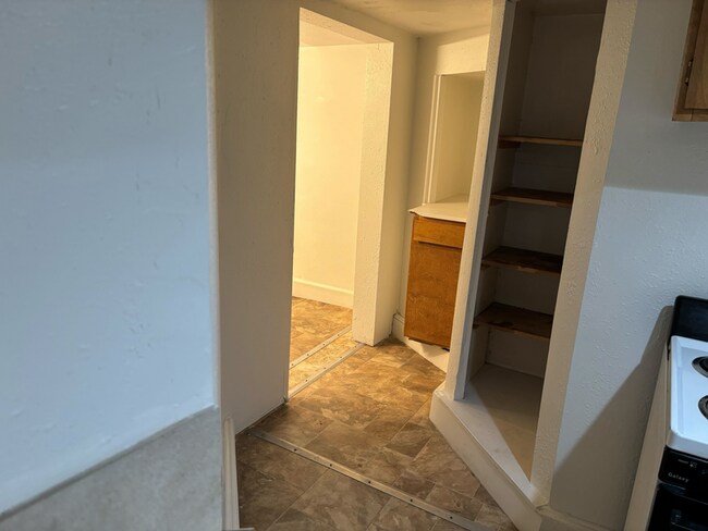 Building Photo - 1110 E 200 S
