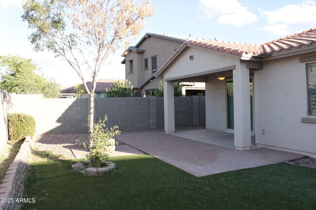 Building Photo - 11554 W Lone Tree Trail