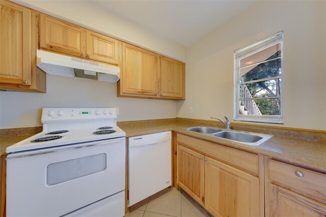Building Photo - 8301 Bardmoor Blvd