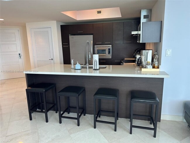 Building Photo - 3 br, 2 bath Condo - 150 Sunny Isles Blvd ...