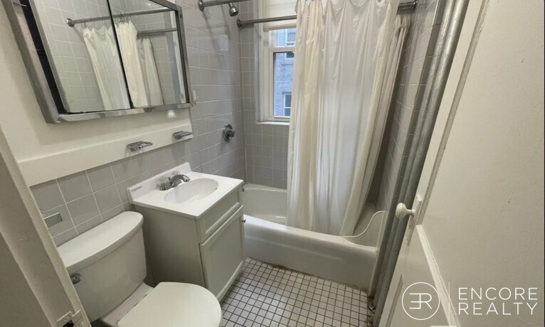 Building Photo - 143 Park Dr