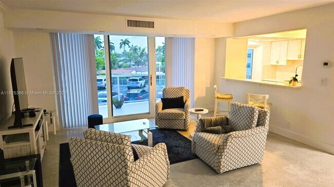 Building Photo - 2715 N Ocean Blvd