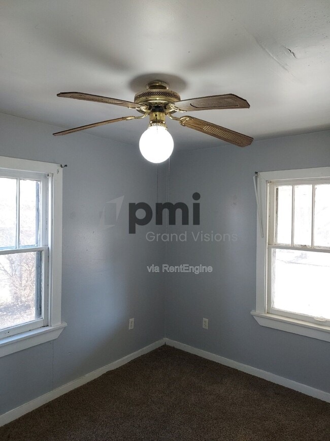 Building Photo - 1312 E Olive St