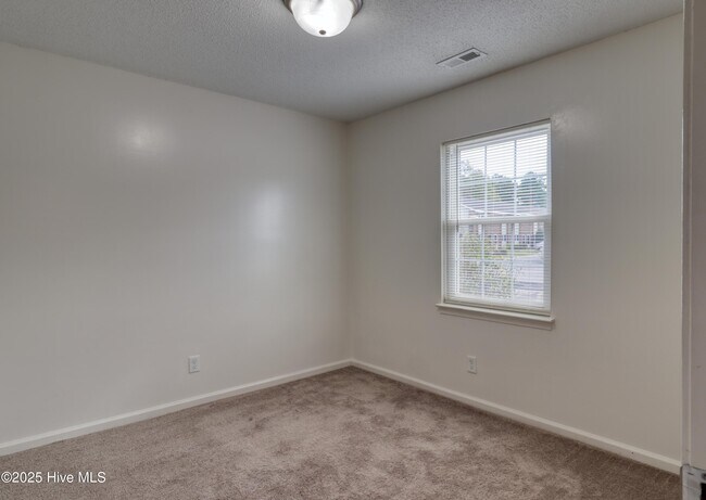 Building Photo - 2322 Indian Dr