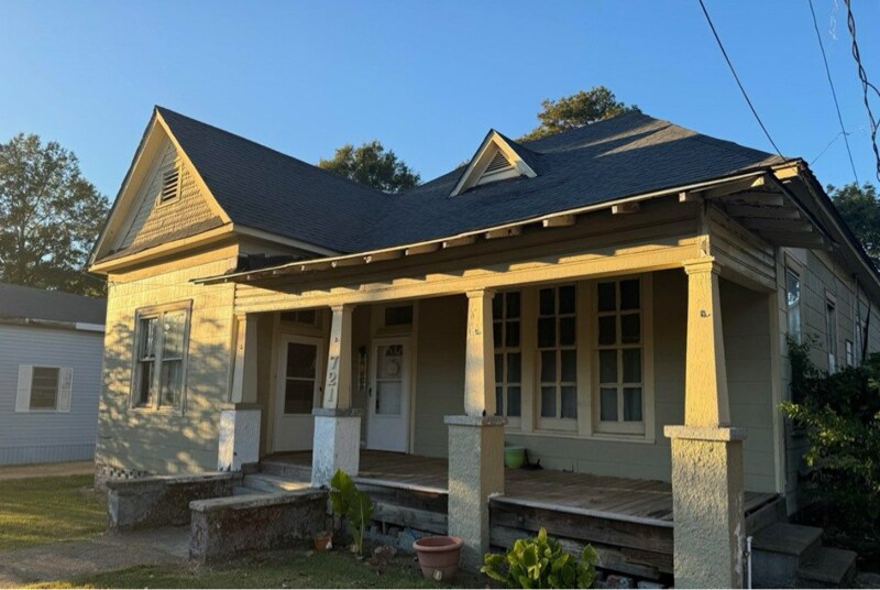 Building Photo - 721 Pearl River Ave