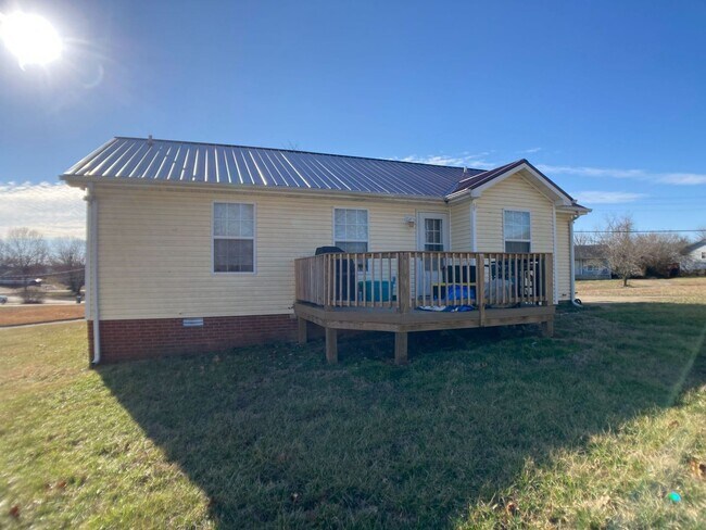 Building Photo - 3 Bed 2 Bath Ranch Style Treasure in Lovel...