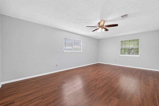 Building Photo - 5703 Green Timbers Dr