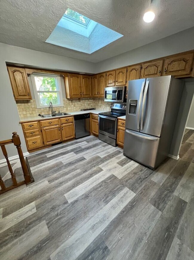 Building Photo - 3 Bedroom In Roanoke Estates!!