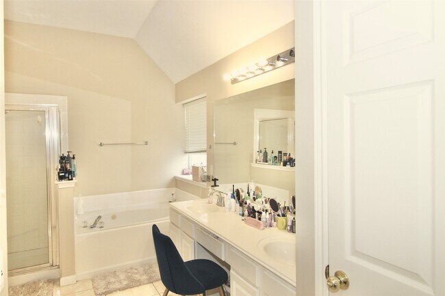 Building Photo - 1107 Woodley Bend