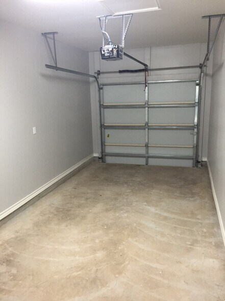 Building Photo - 20490 Westfield Dr