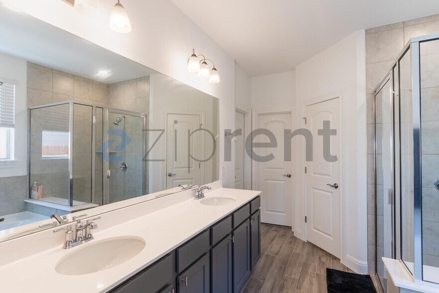 Building Photo - 113 Redonda Dr