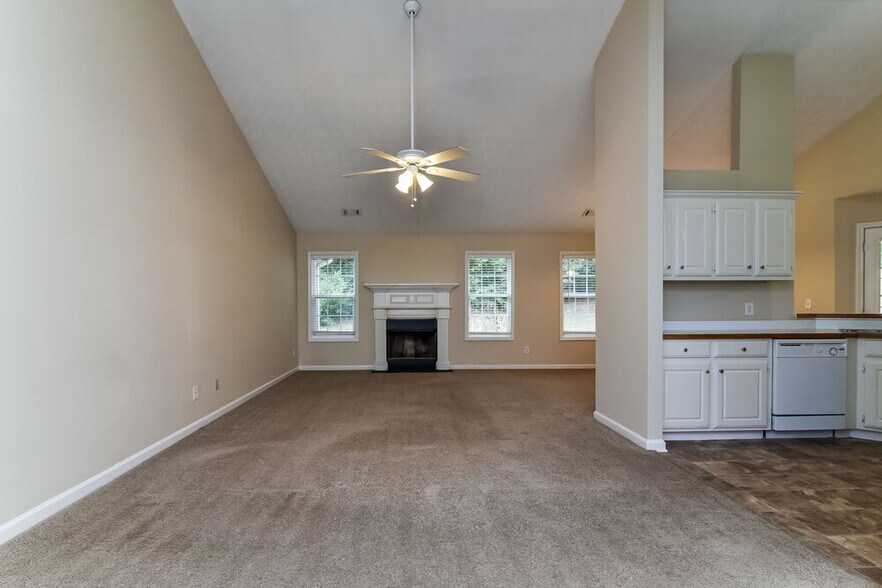 Building Photo - 3600 Biltmore Oaks Dr SE