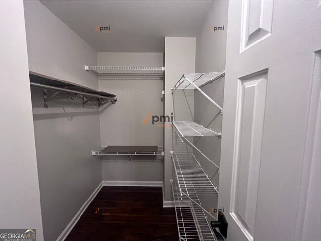 Building Photo - 529 N Fairfield Dr