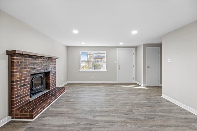 Building Photo - 20 E Monument Ave