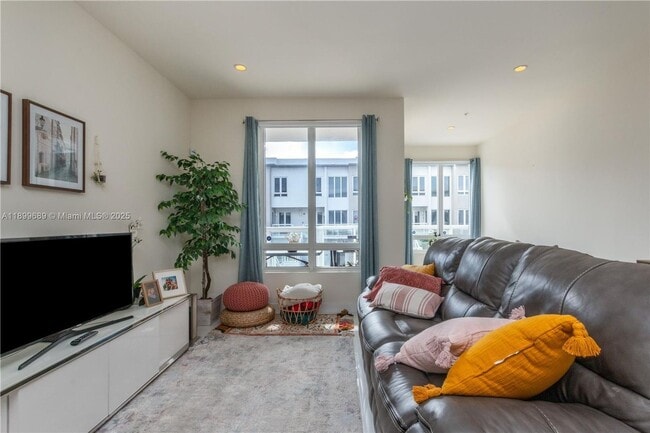 Building Photo - 10245 NW 63rd Terrace